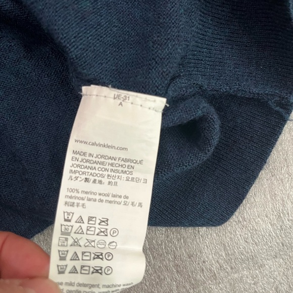 [L]Calvin Klein Deep Blue Extra Fine Merino V-Neck Men Sweater-EUC - Picture 7 of 7
